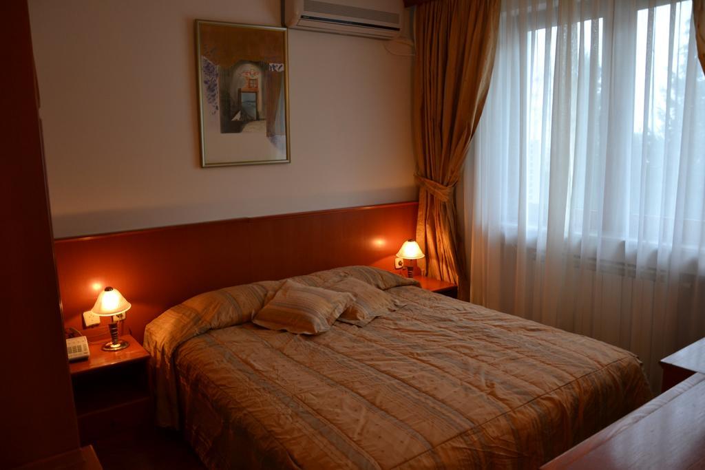Hotel Dva Bisera Лагадин Екстериор снимка