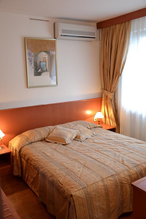 Hotel Dva Bisera Лагадин Екстериор снимка