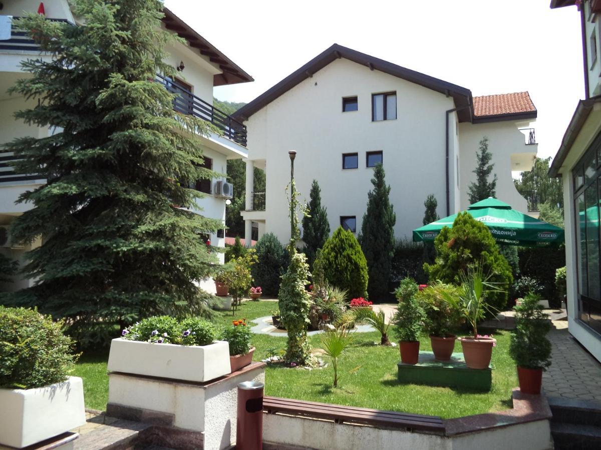 Hotel Dva Bisera Лагадин Екстериор снимка